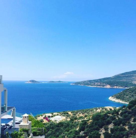 Ünlü model Türkiye’de tatil yapıyor