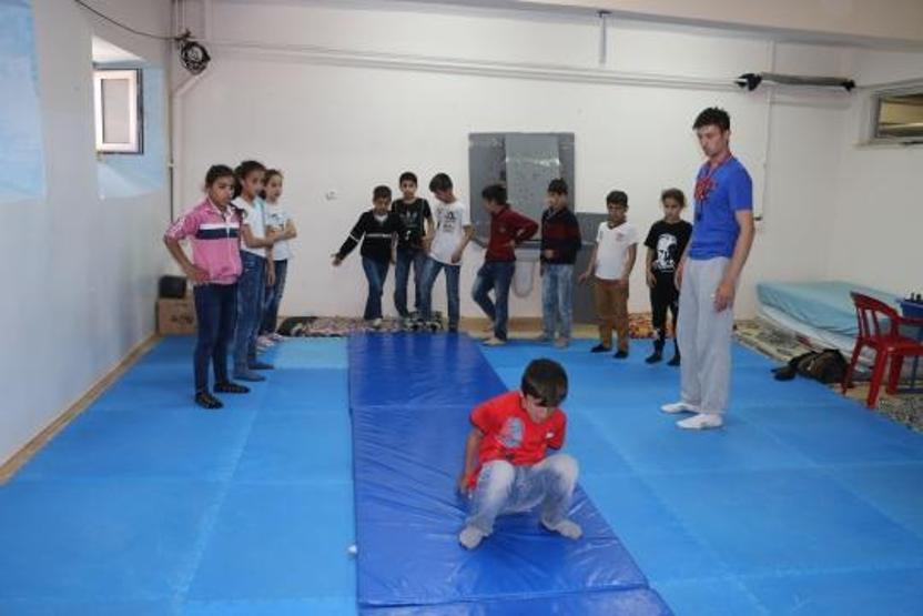 Siirt dağları arasında Şampiyonlar Ligi müziği