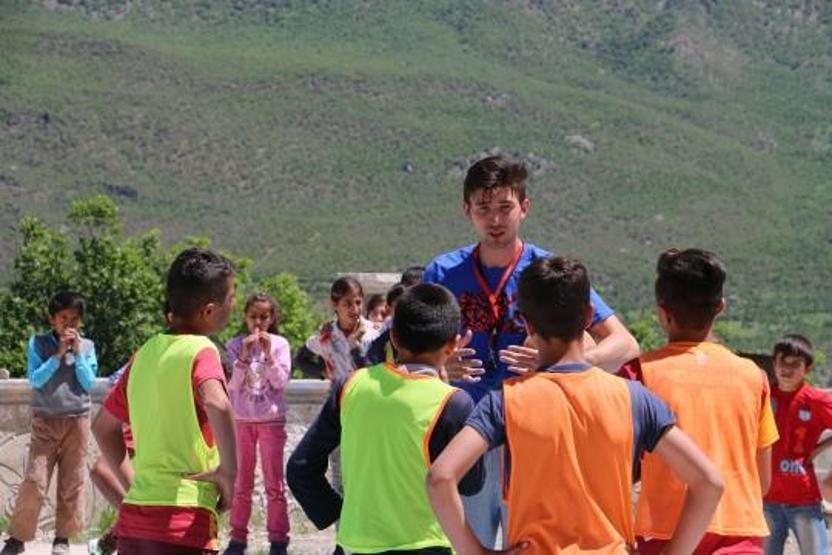 Siirt dağları arasında Şampiyonlar Ligi müziği