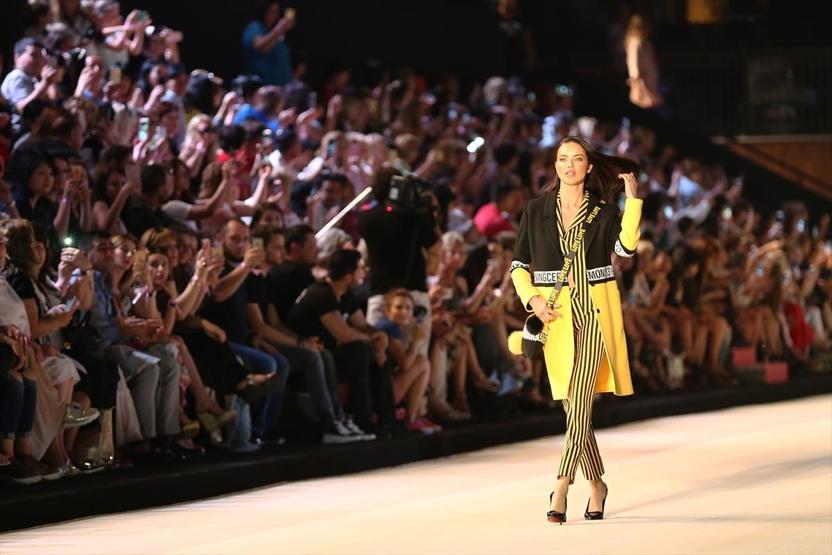 Adriana Lima Antalyada podyuma çıktı