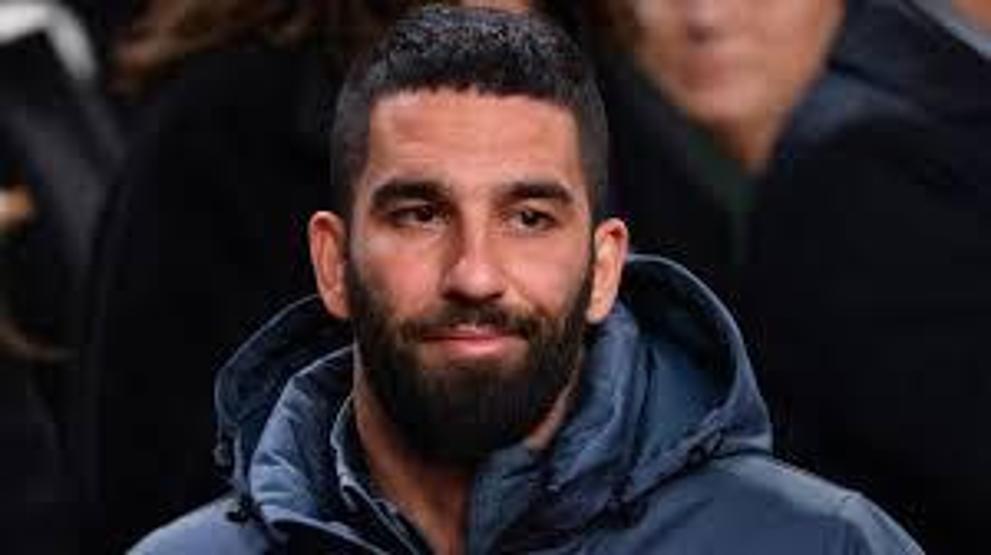 Arda Turan özel uçakla umreye gitti