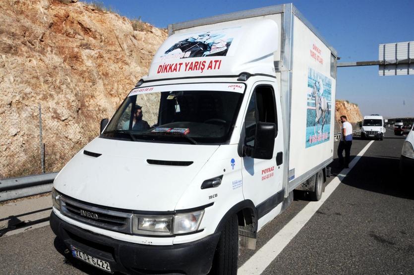 Yarış atı taşıyan kamyonetten 10 kilo uyuşturucu çıktı