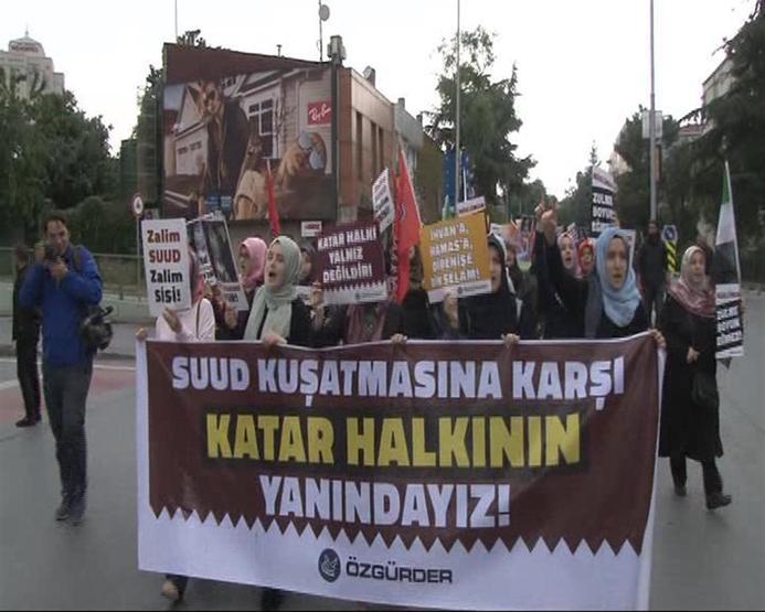 Özgür-Derden Suudi Arabistan protestosu: Suud elini Katardan çek