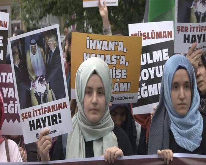Özgür-Derden Suudi Arabistan protestosu: Suud elini Katardan çek