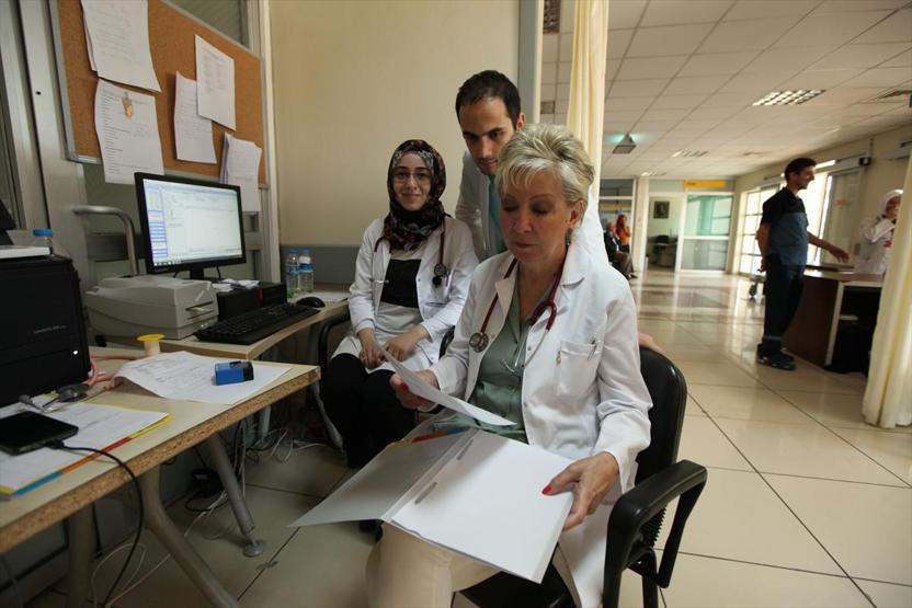 67 yaşında tıp fakültesini bitiriyor