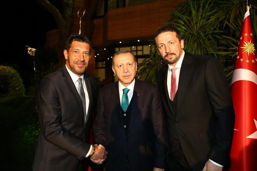 Erdoğan sanatçı ve sporculara Tarabya Köşkünde iftar verdi