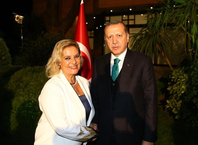 Erdoğan sanatçı ve sporculara Tarabya Köşkünde iftar verdi