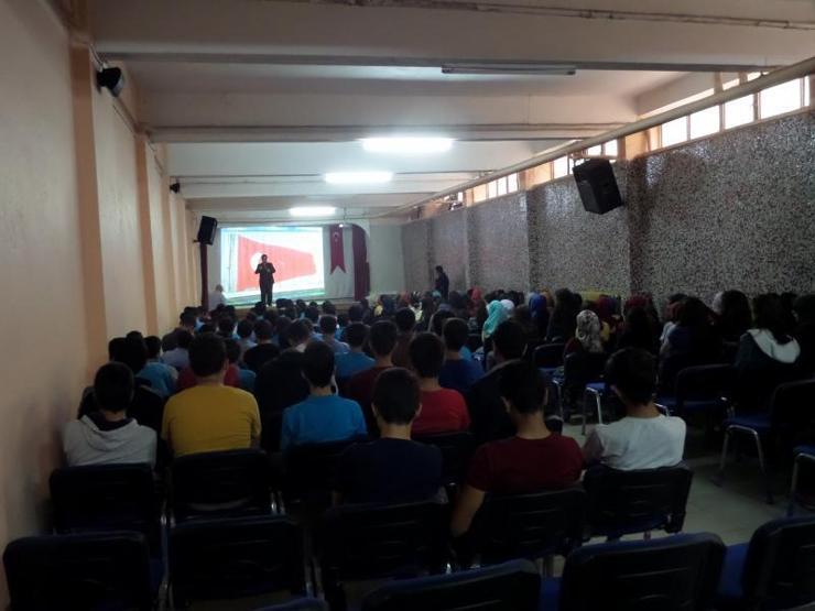 Sınıfları kızlı-erkekli ayıran müdür: Eşyanın yerini değiştirmek gibi