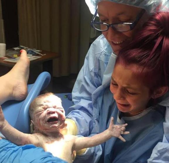 12 yaşındaki kız kardeşinin doğumunda şoka girdi