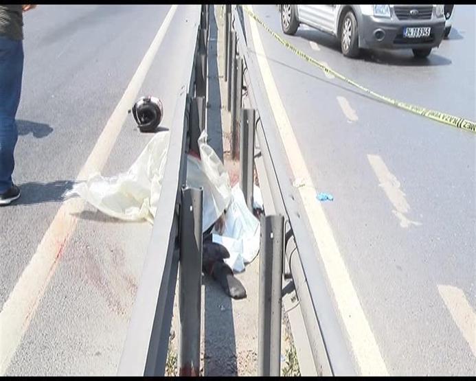 Motosikletiyle bariyerlere çarparak öldü