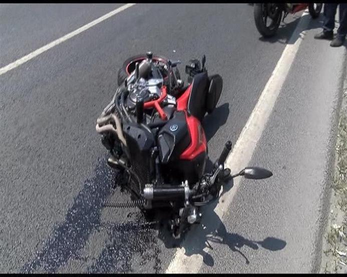 Motosikletiyle bariyerlere çarparak öldü