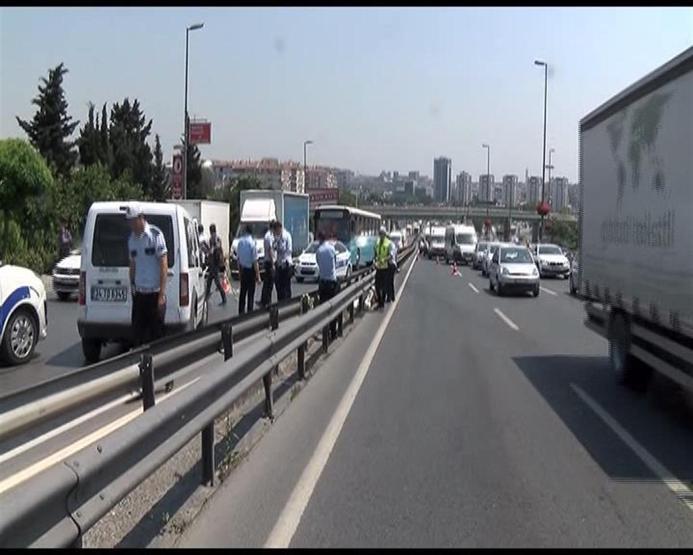 Motosikletiyle bariyerlere çarparak öldü
