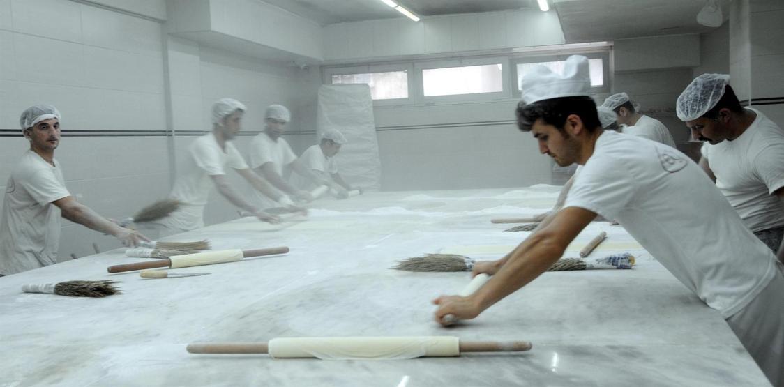 Gaziantepli baklavacılar dünyaya tepsi yetiştiriyor