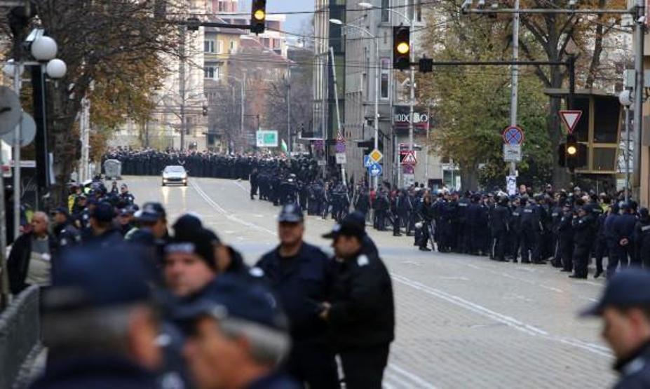 Şiddete isyan eden genç kadın, eşcinsel polisin hayatını değiştirdi