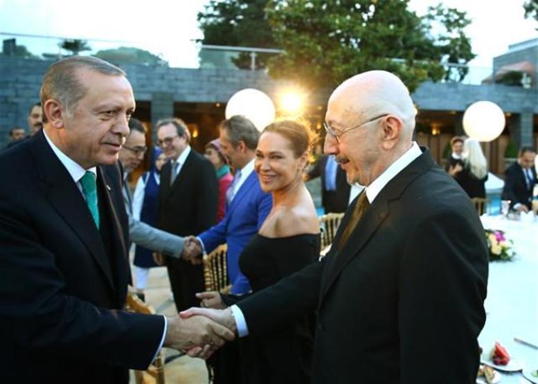 Hülya Avşardan dekolte açıklaması