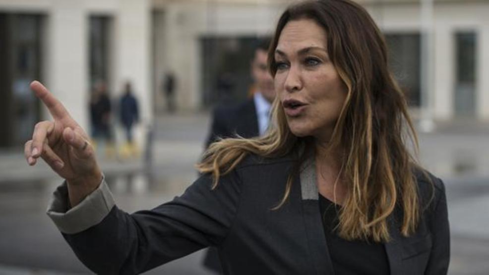 Hülya Avşardan dekolte açıklaması