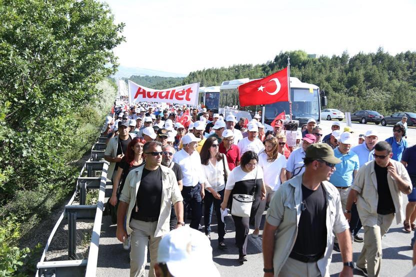 Ünlü isimler de Kemal Kılıçdaroğlu ile birlikte yürüdü
