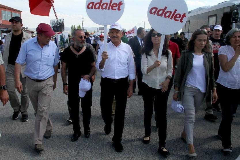 Ünlü isimler de Kemal Kılıçdaroğlu ile birlikte yürüdü