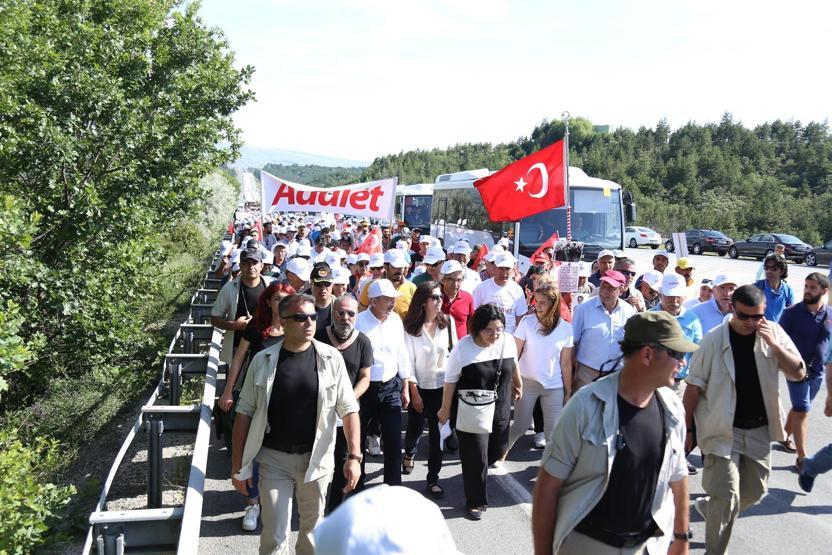 Ünlü isimler de Kemal Kılıçdaroğlu ile birlikte yürüdü