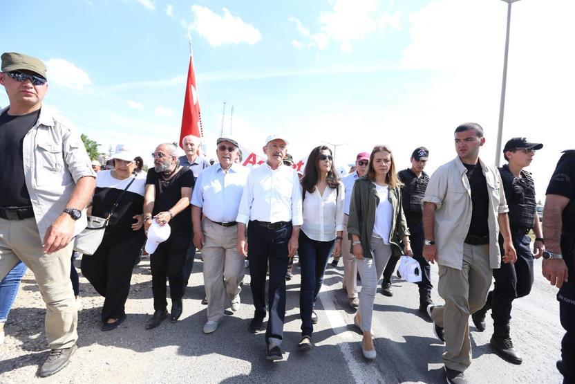 Ünlü isimler de Kemal Kılıçdaroğlu ile birlikte yürüdü