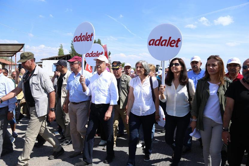 Ünlü isimler de Kemal Kılıçdaroğlu ile birlikte yürüdü