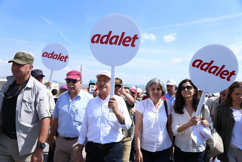 Ünlü isimler de Kemal Kılıçdaroğlu ile birlikte yürüdü