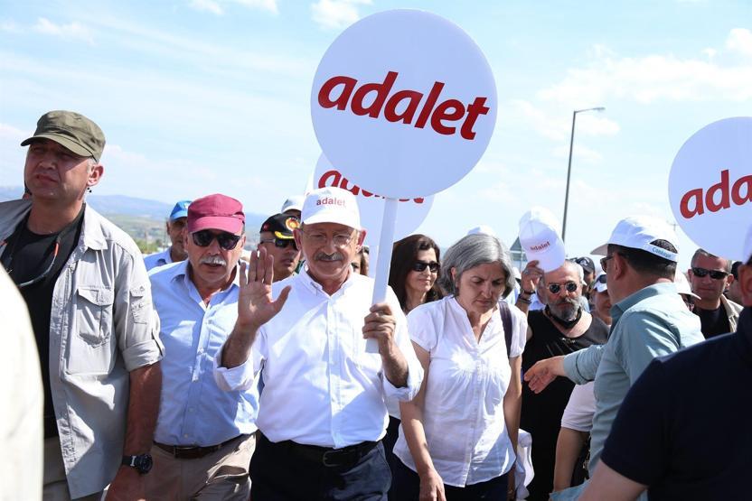 Ünlü isimler de Kemal Kılıçdaroğlu ile birlikte yürüdü