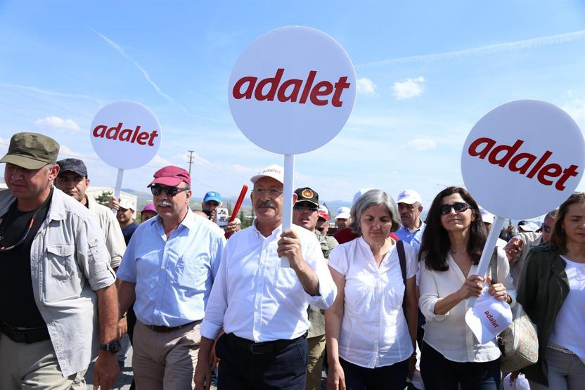 Ünlü isimler de Kemal Kılıçdaroğlu ile birlikte yürüdü