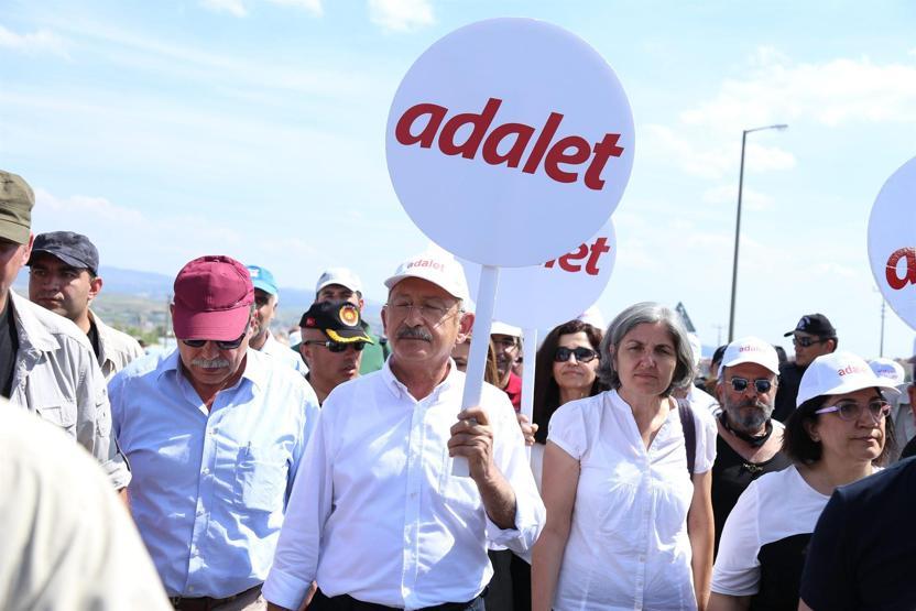Ünlü isimler de Kemal Kılıçdaroğlu ile birlikte yürüdü