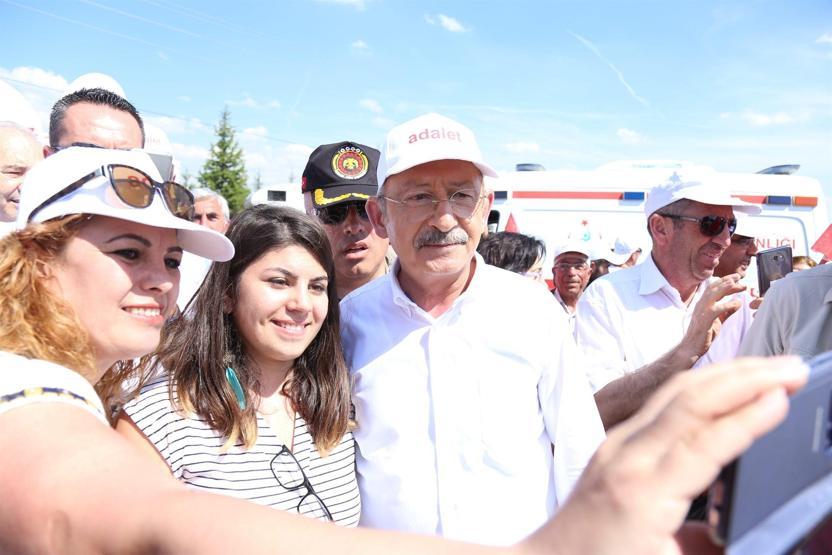 Ünlü isimler de Kemal Kılıçdaroğlu ile birlikte yürüdü
