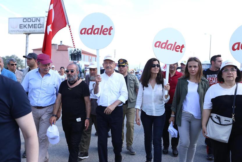 Ünlü isimler de Kemal Kılıçdaroğlu ile birlikte yürüdü