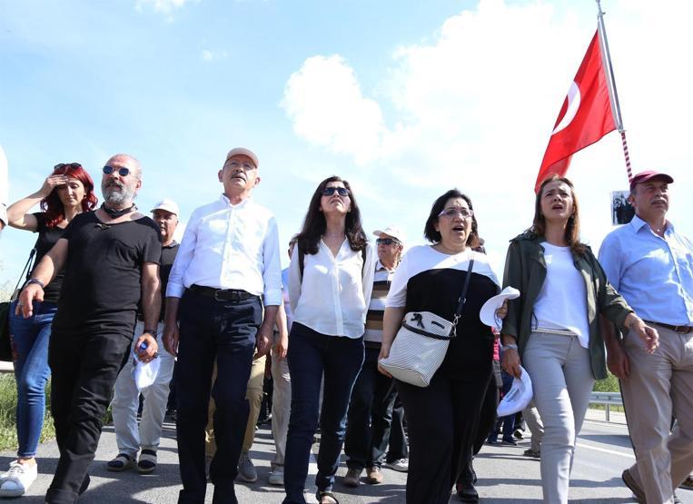Ünlü isimler de Kemal Kılıçdaroğlu ile birlikte yürüdü