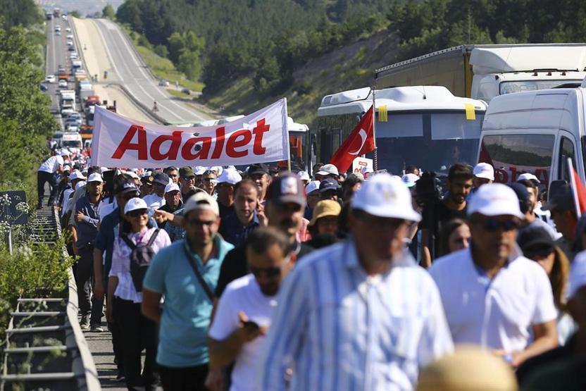 Ünlü isimler de Kemal Kılıçdaroğlu ile birlikte yürüdü