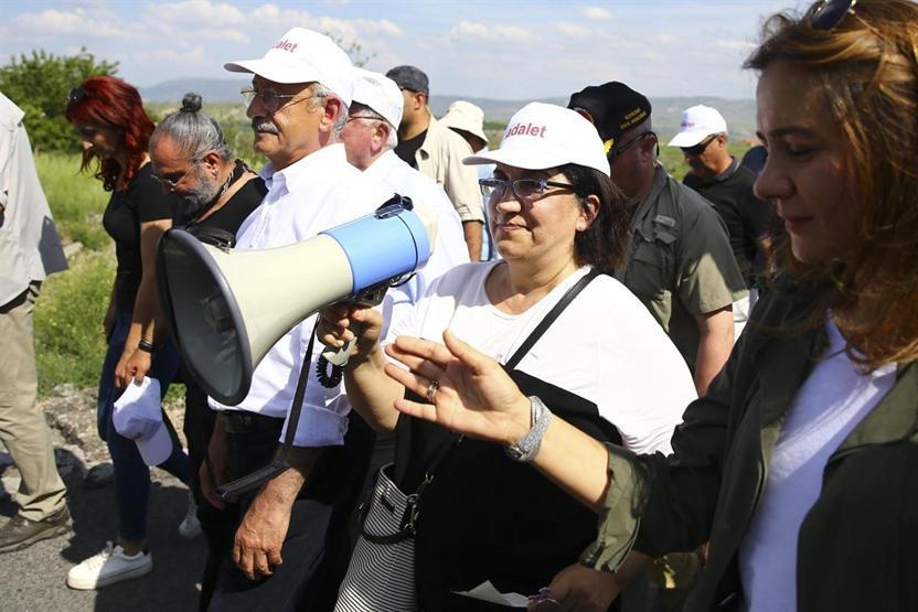 Ünlü isimler de Kemal Kılıçdaroğlu ile birlikte yürüdü