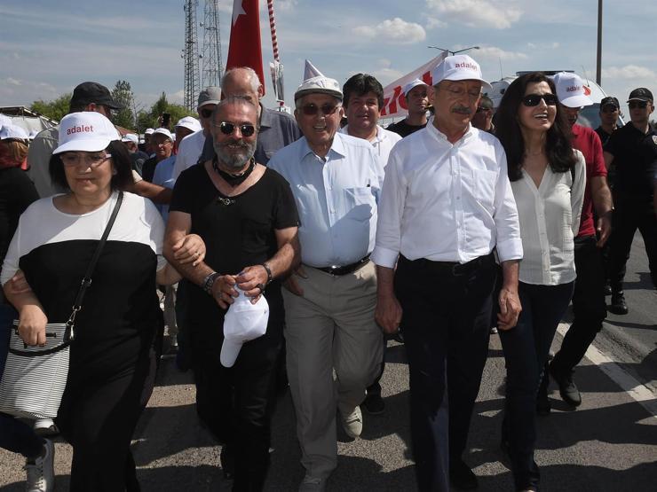 Ünlü isimler de Kemal Kılıçdaroğlu ile birlikte yürüdü