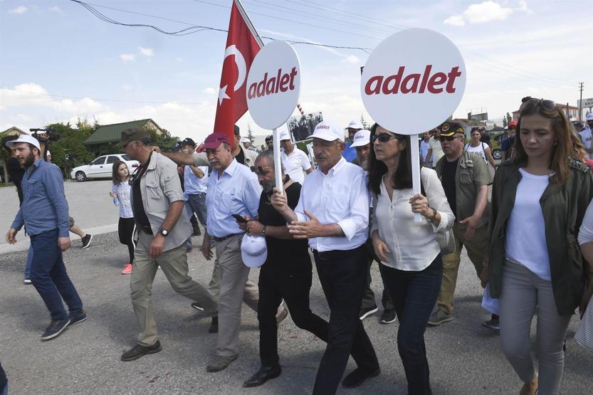 Ünlü isimler de Kemal Kılıçdaroğlu ile birlikte yürüdü