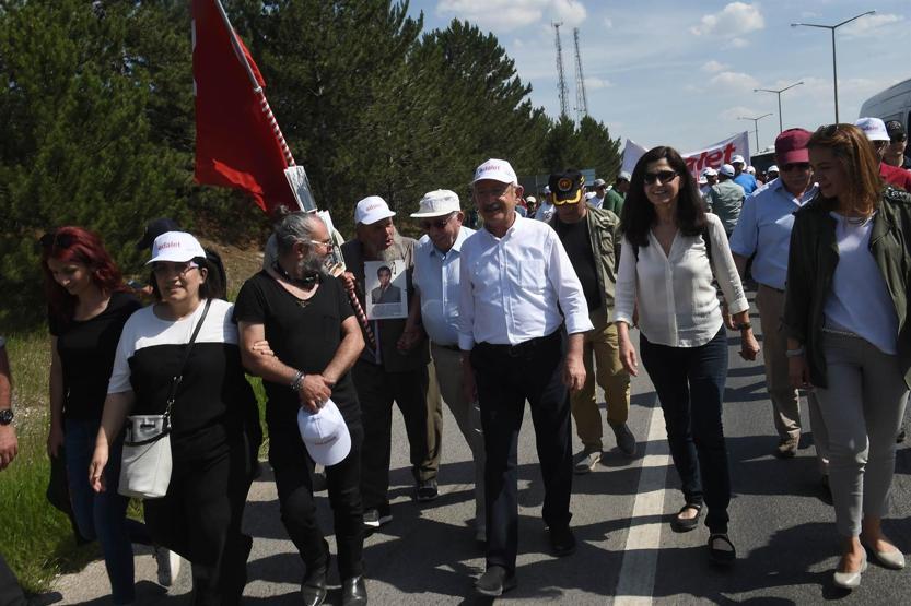Ünlü isimler de Kemal Kılıçdaroğlu ile birlikte yürüdü