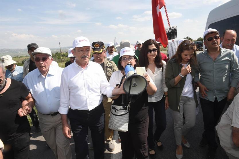 Ünlü isimler de Kemal Kılıçdaroğlu ile birlikte yürüdü