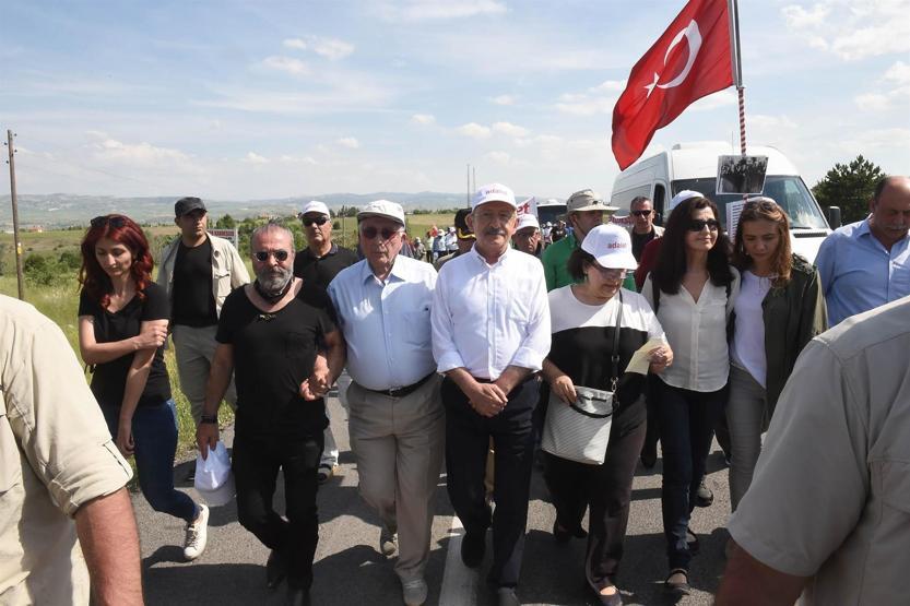 Ünlü isimler de Kemal Kılıçdaroğlu ile birlikte yürüdü