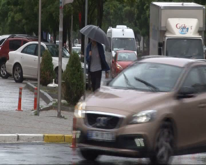 İstanbulda beklenen sağanak yağış başladı