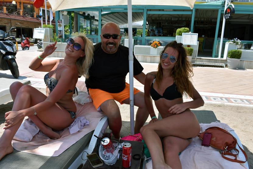 Hava sıcaklığı arttı Marmaris sahilleri doldu