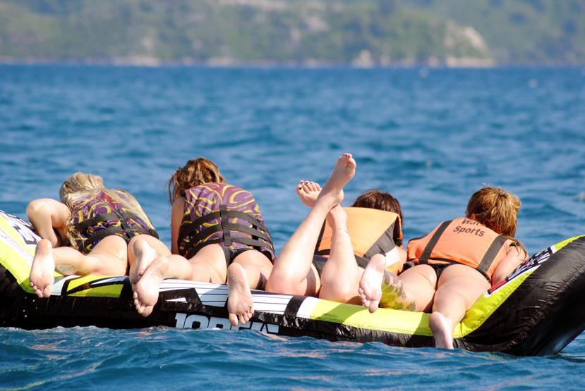 Hava sıcaklığı arttı Marmaris sahilleri doldu