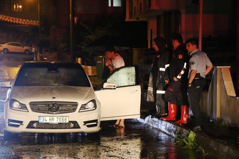 Sahur sofrasında evlerini sel suyu bastı