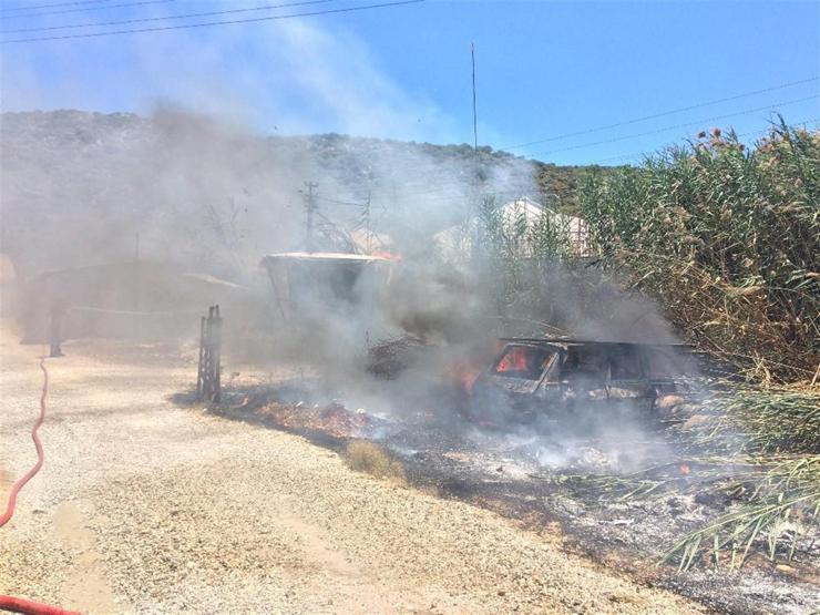 Demre’deki orman yangını korkuttu: 2 otomobil kül oldu