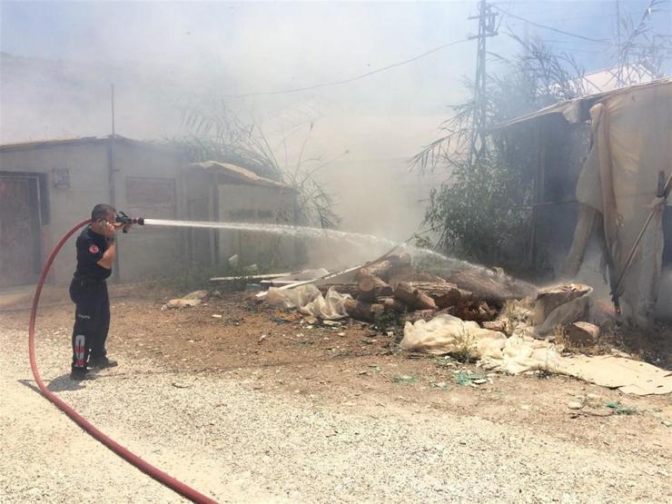 Demre’deki orman yangını korkuttu: 2 otomobil kül oldu