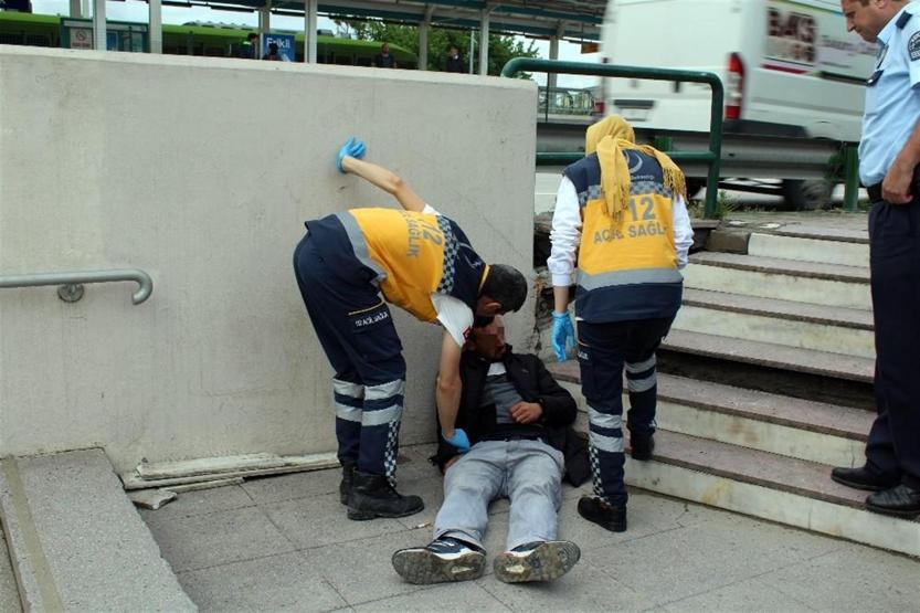Ambulansa konulurken kendi geldi ve kaçtı