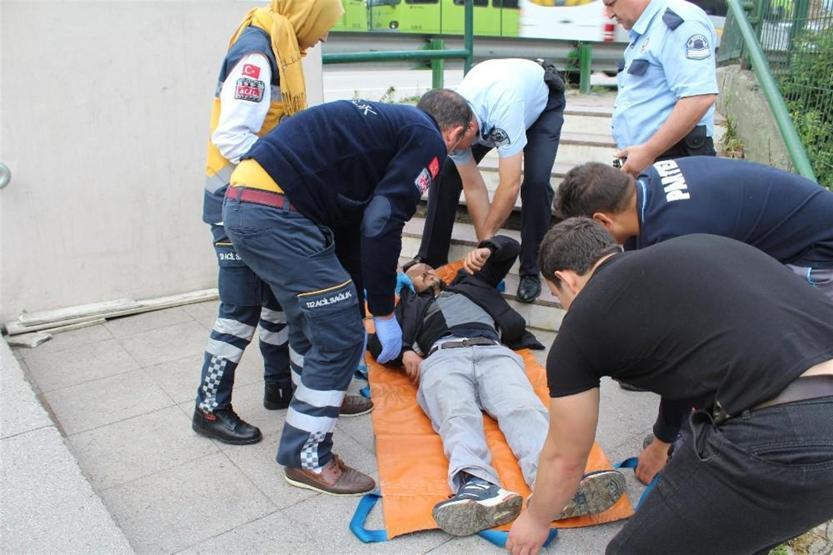 Ambulansa konulurken kendi geldi ve kaçtı