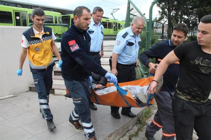 Ambulansa konulurken kendi geldi ve kaçtı