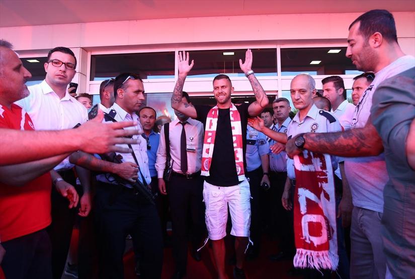 Jeremy Menez Antalyada coşkuyla karşılandı