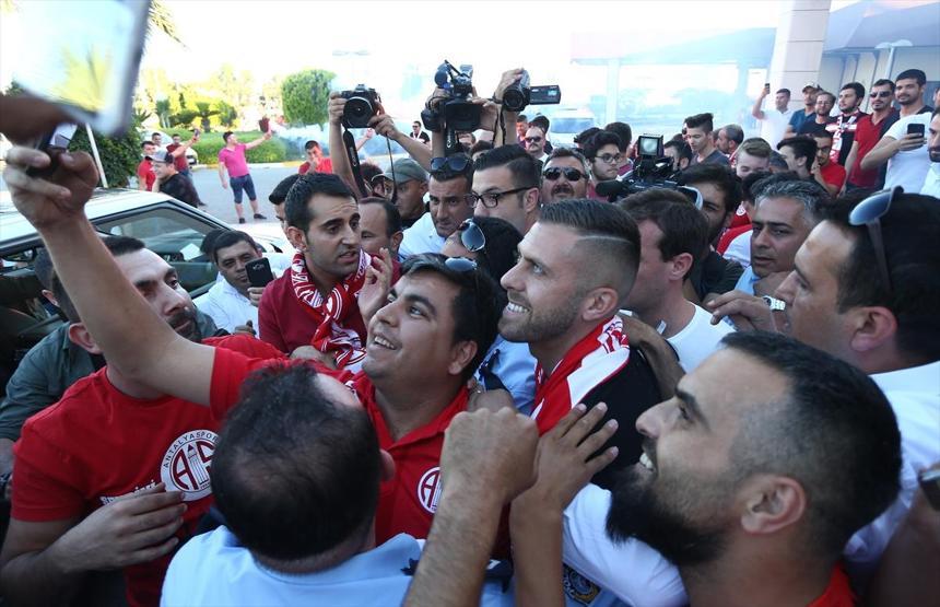 Jeremy Menez Antalyada coşkuyla karşılandı